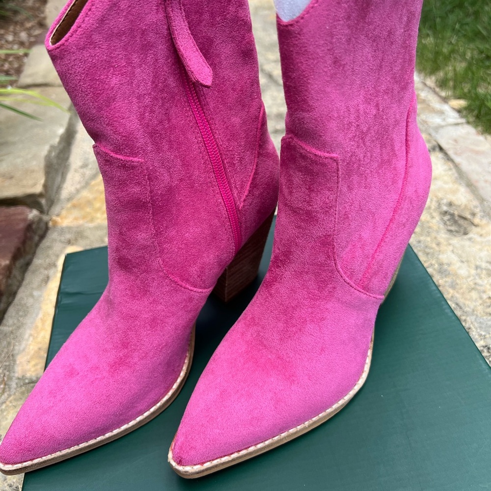 NEW!  Fuchsia Beast Fashion Ankle Booties Size 6